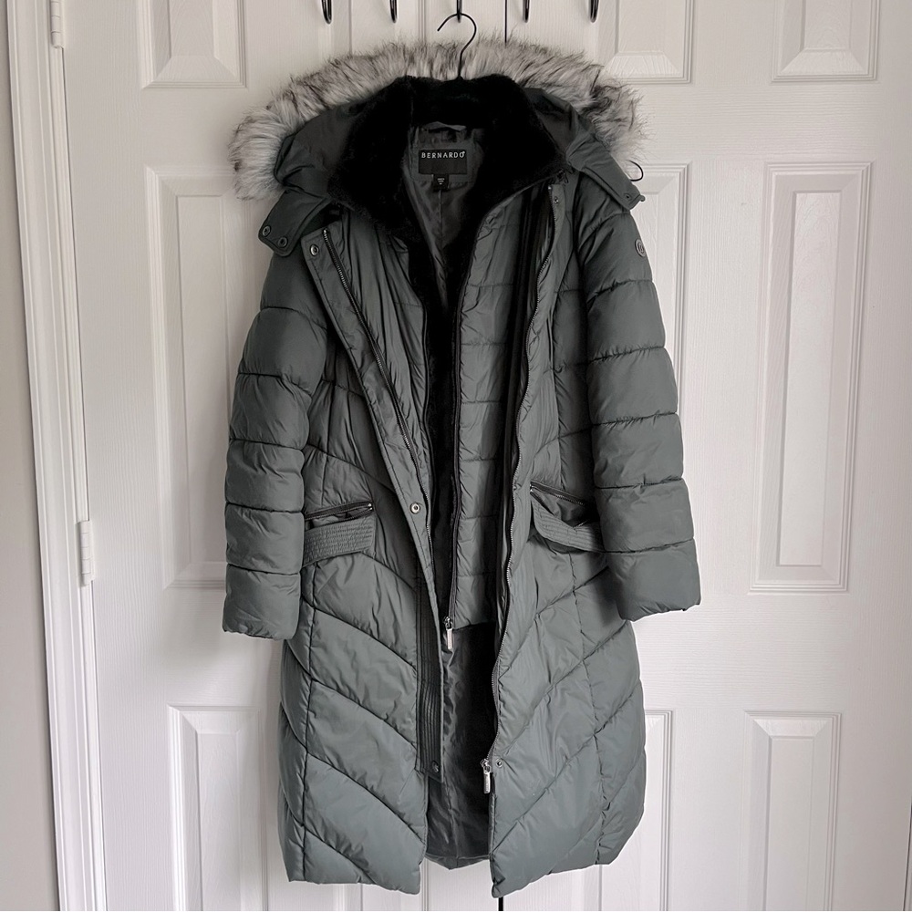 NWOT Bernardo
Women's HOODED